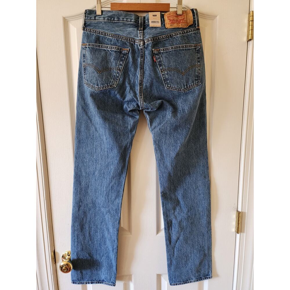 Levi's 501 Original 30x32 NWT Straight Leg Jeans Medium Wash Western Workwear - Picture 2 of 8